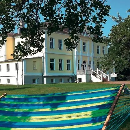 Holiday home Schloss Schmuggerow