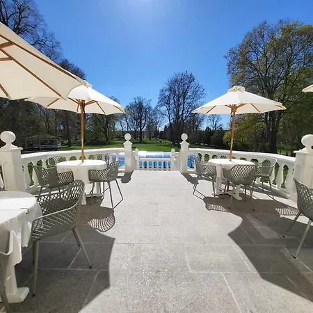 Schloss Holiday home Schmuggerow